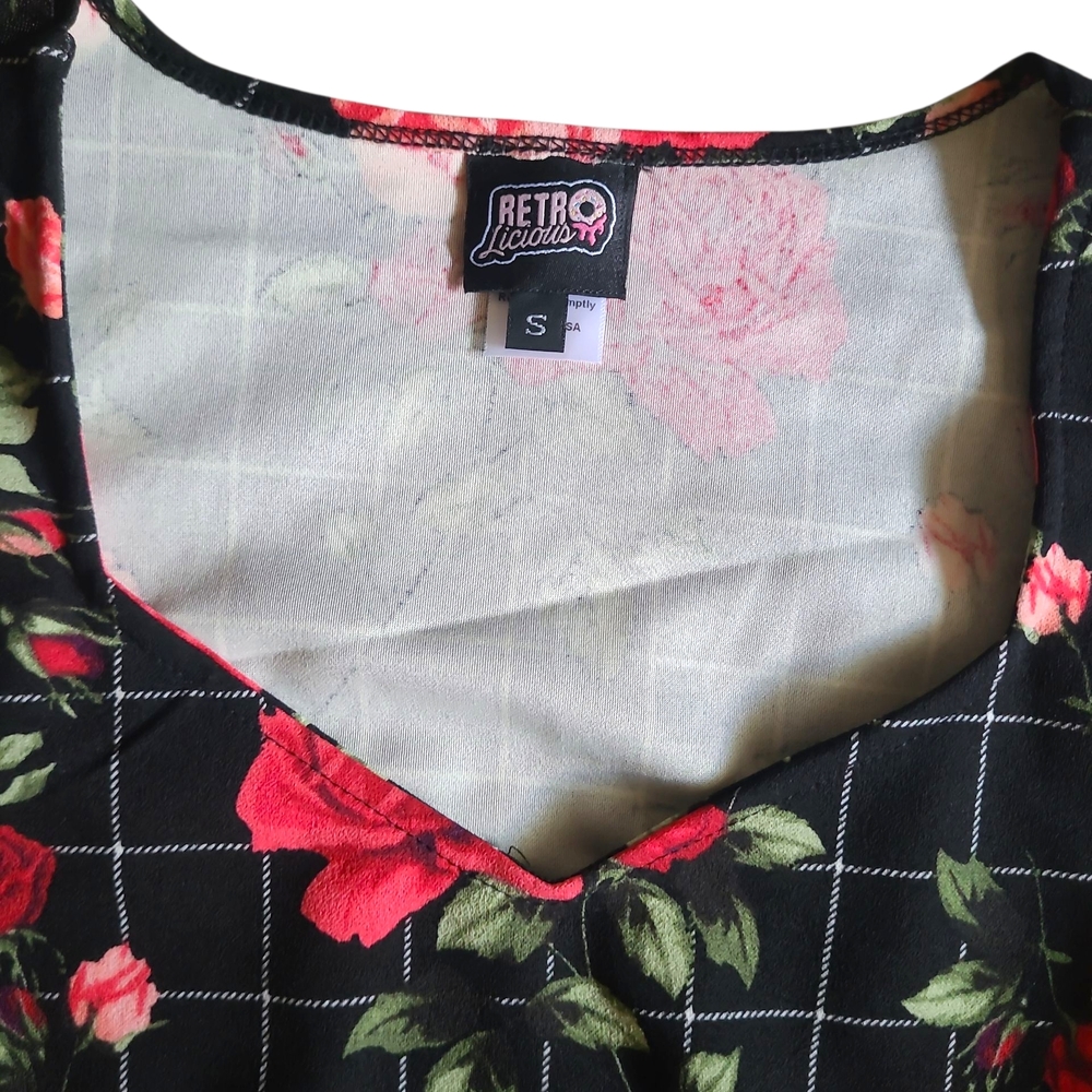 Retrolicious Floral Dress - Picture 2 of 3